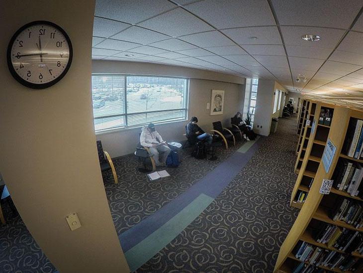 图书馆学生空间——靠窗